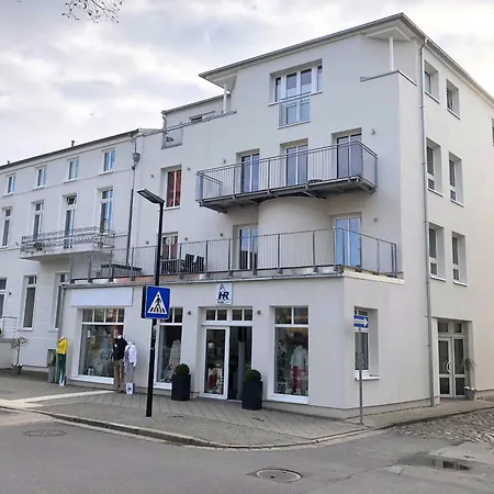 Warnemünde 10 *