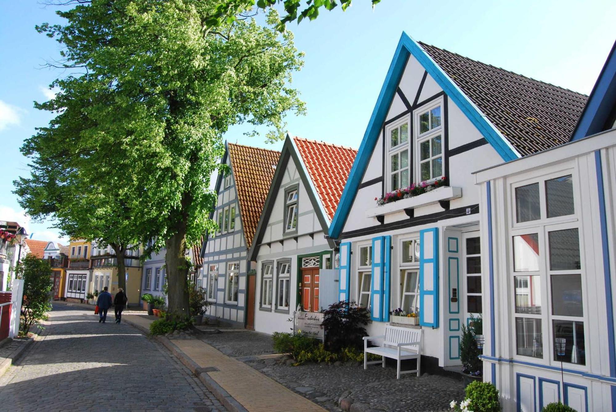 Warnemünde 10 Apartment *